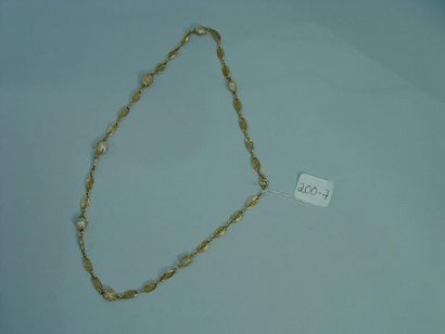 null 200-7- Collier olives en or et perles de nacre alternées

Pds brut : 12,71 ...